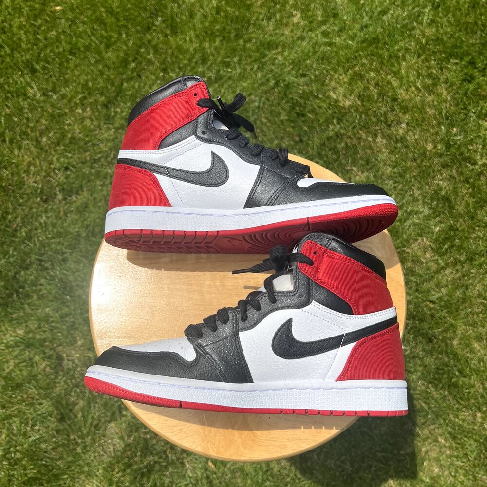 Nike Wmns Air Jordan 1 Retro High Satin Black Toe Women's Shoes - Size 9 - Picture 2 of 8